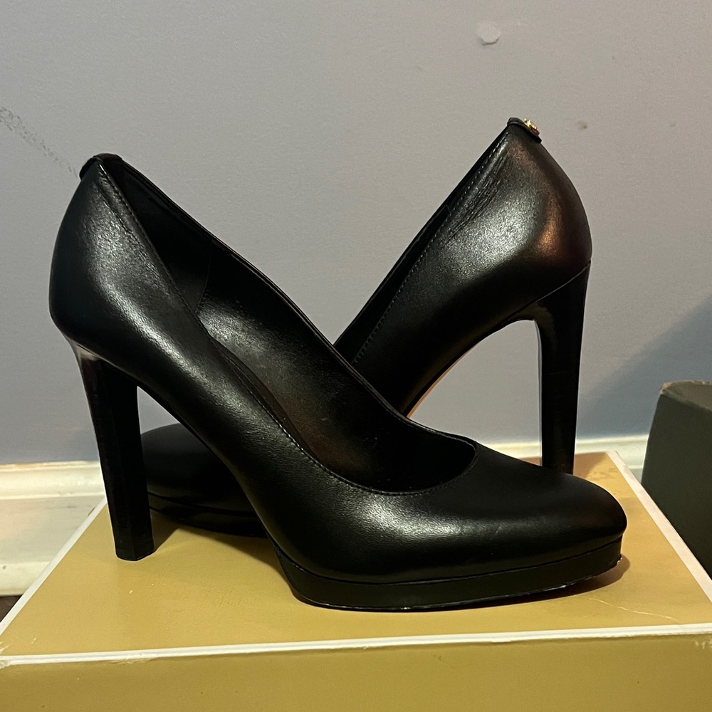 Michael Kors Ethel Pump in Black Leather